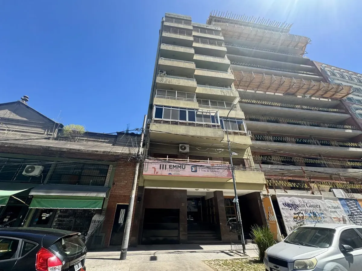 Three-bedroom four-room apartment in Caseros, Tres de Febrero