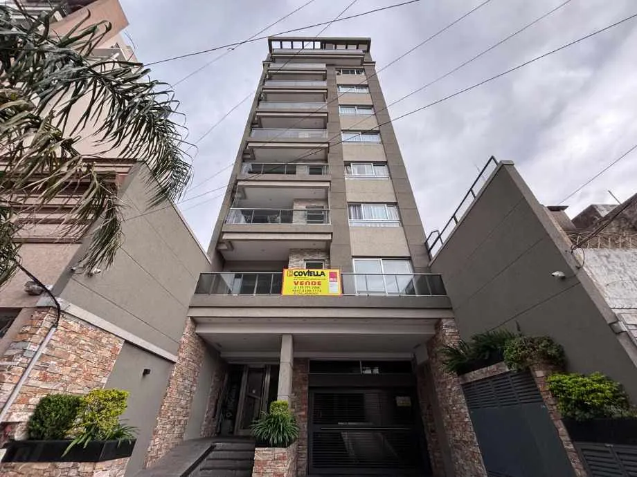 Apartamento de dois ambientes com vaga de garagem fixa em Lanús Este