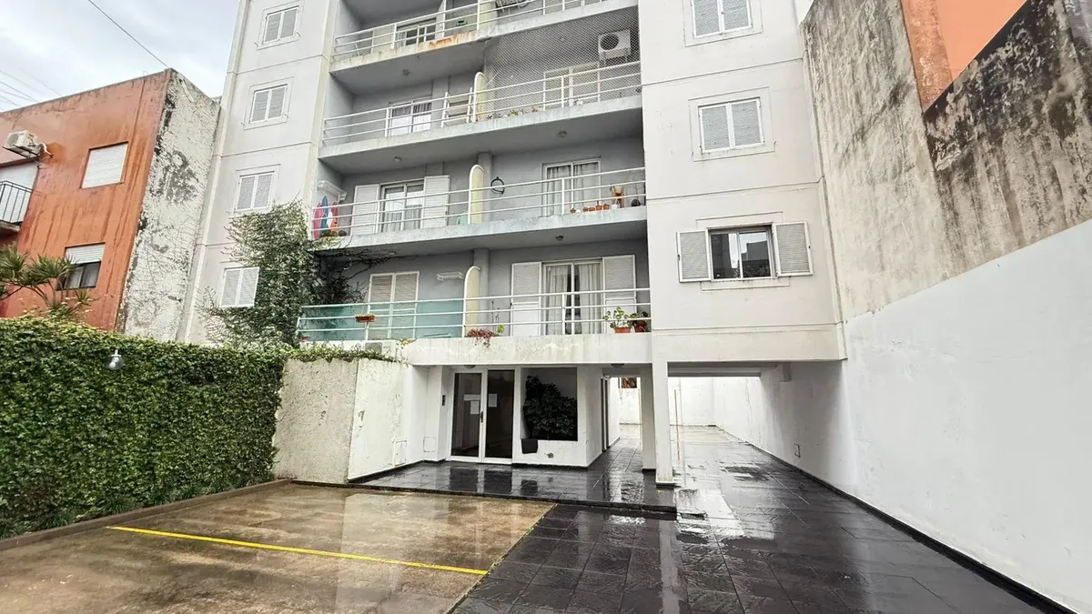 Departamento De 1 Dormitorio En Venta Y Alquiler, Con Cochera. La Plata