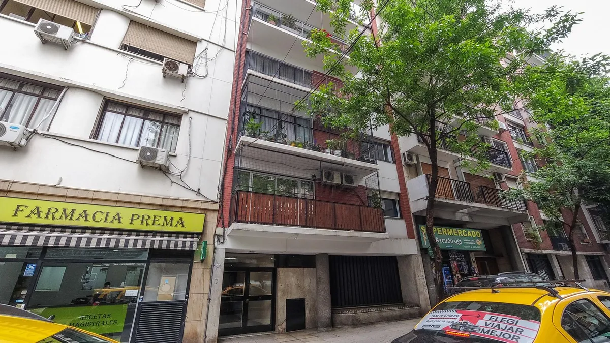 Three-room apartment with staff room in Recoleta