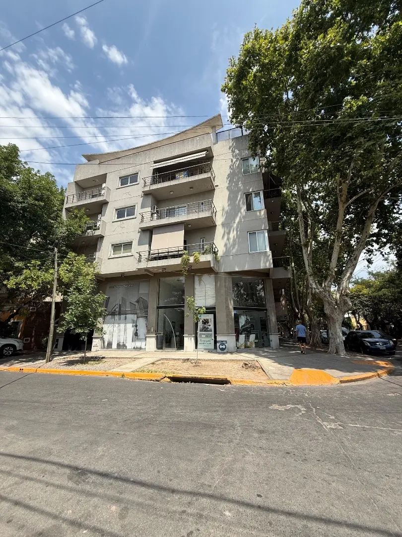 Квартира с одной спальней и балконом на улицу в Merlo