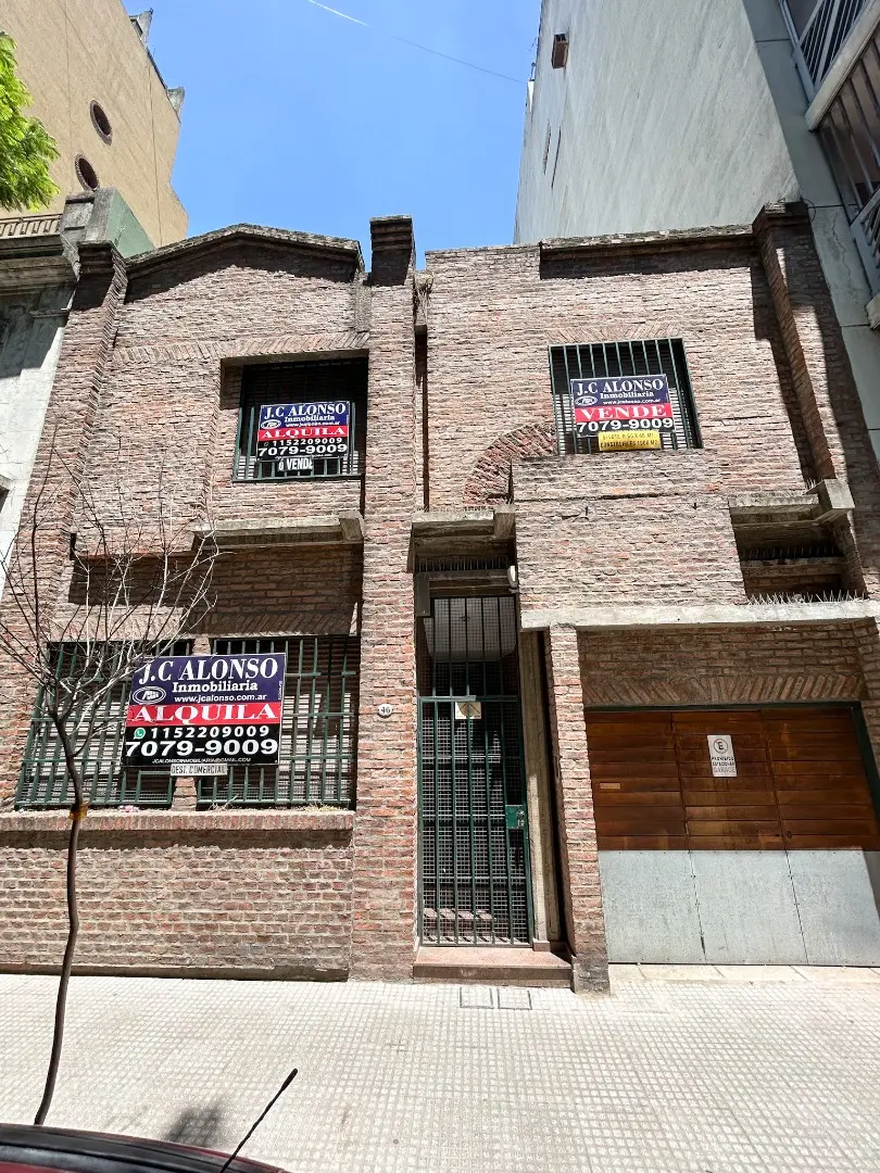 Casa em 2 andares de 6 ambientes em Flores