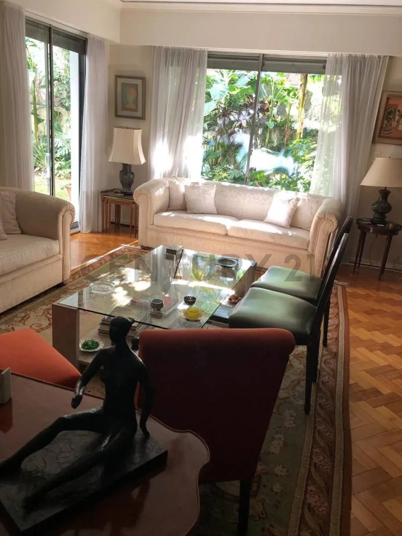 Apartamento de 4 dormitórios com dependência, garagem fixa e parque em Recoleta