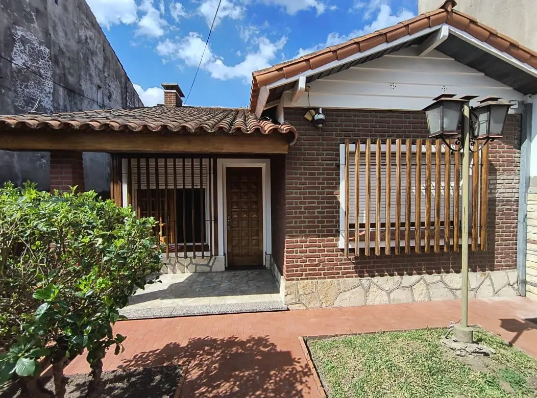 Departamento de 2 dormitorios con cochera en Morón