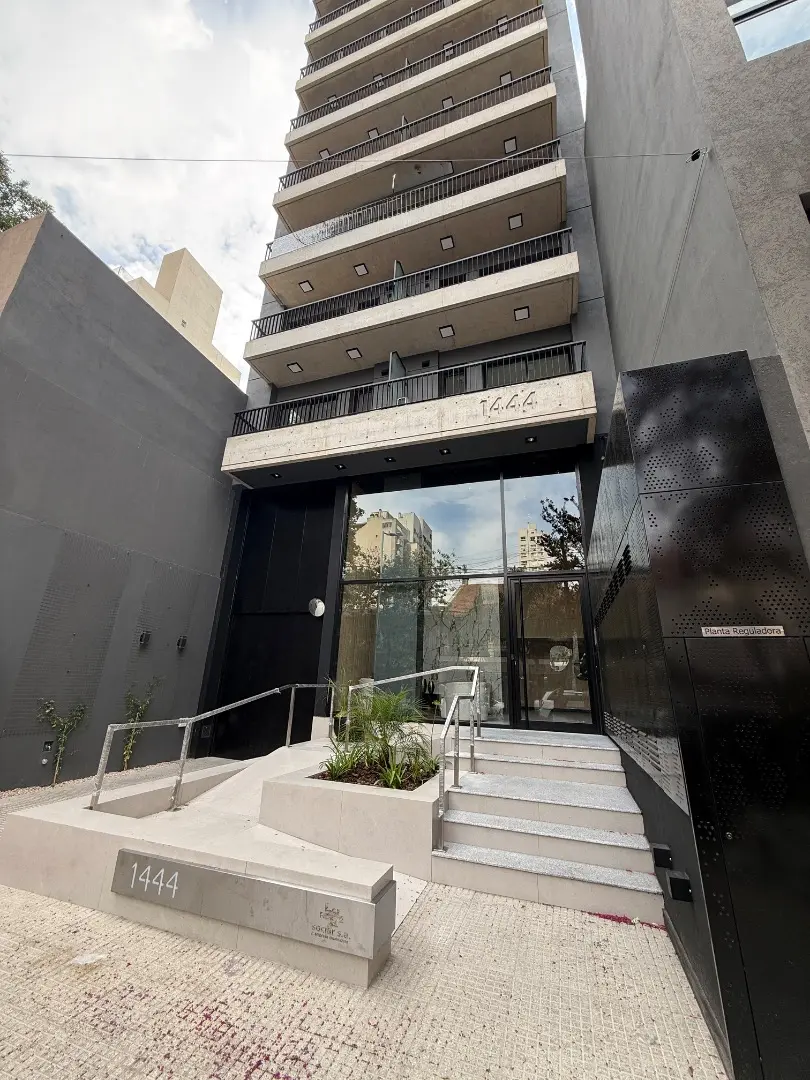 Furnished two-bedroom apartment in Banfield Este with parking