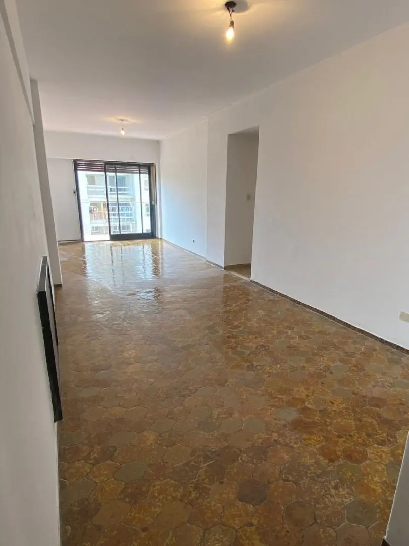 Semipiso de 4 ambientes con 3 dormitorios en Monte Castro