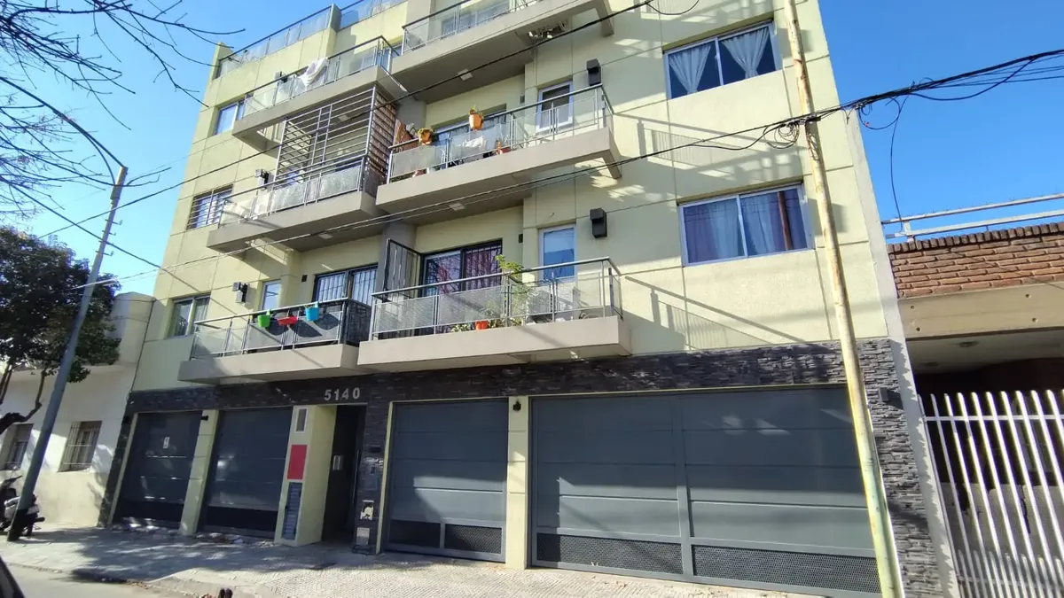 Apartamento de 1 dormitório com vaga de garagem fixa em Monte Castro