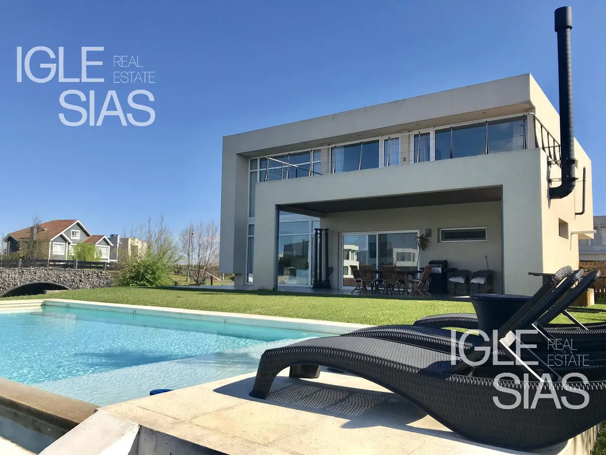 Lakefront four-bedroom apartment in Tigre