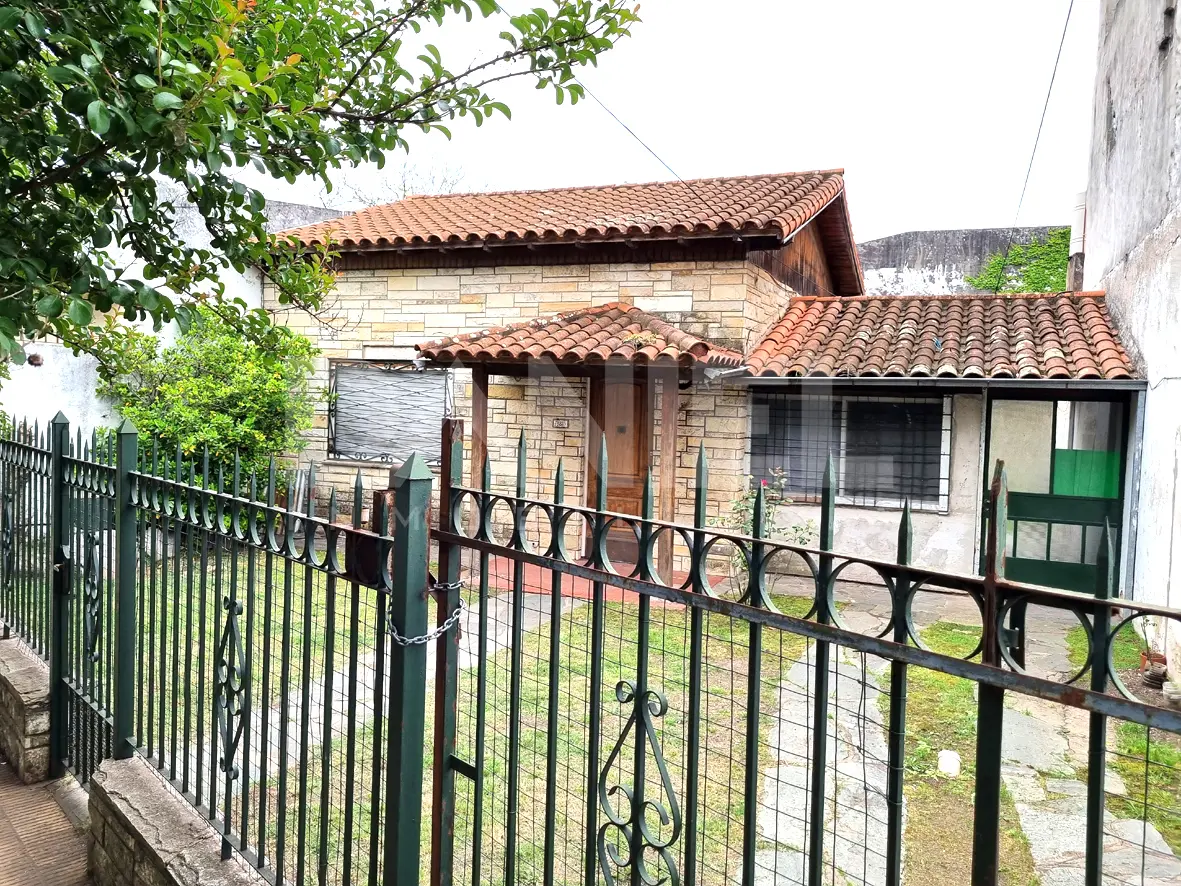 Apartamento de dois quartos com entrada para carro em Ituzaingó Norte