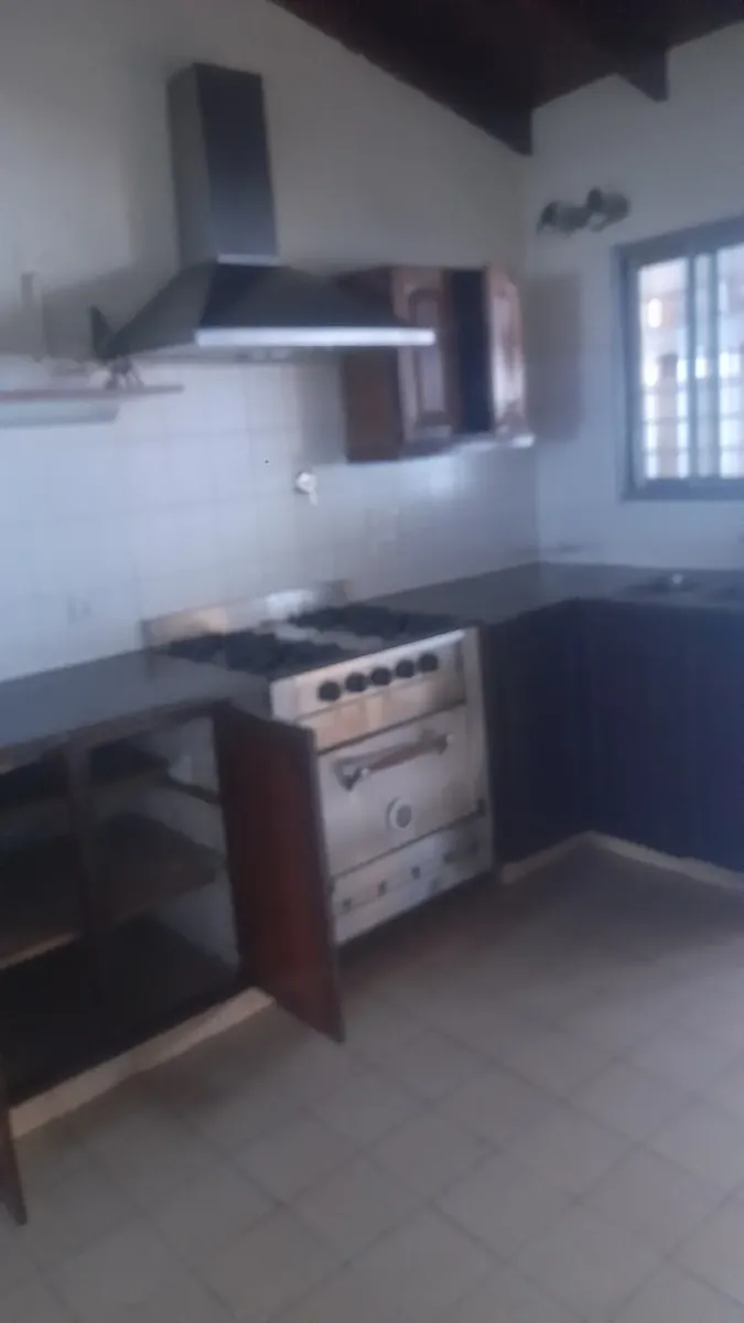 Apartamento de dois dormitórios de frente para a rua com varanda em Lanús