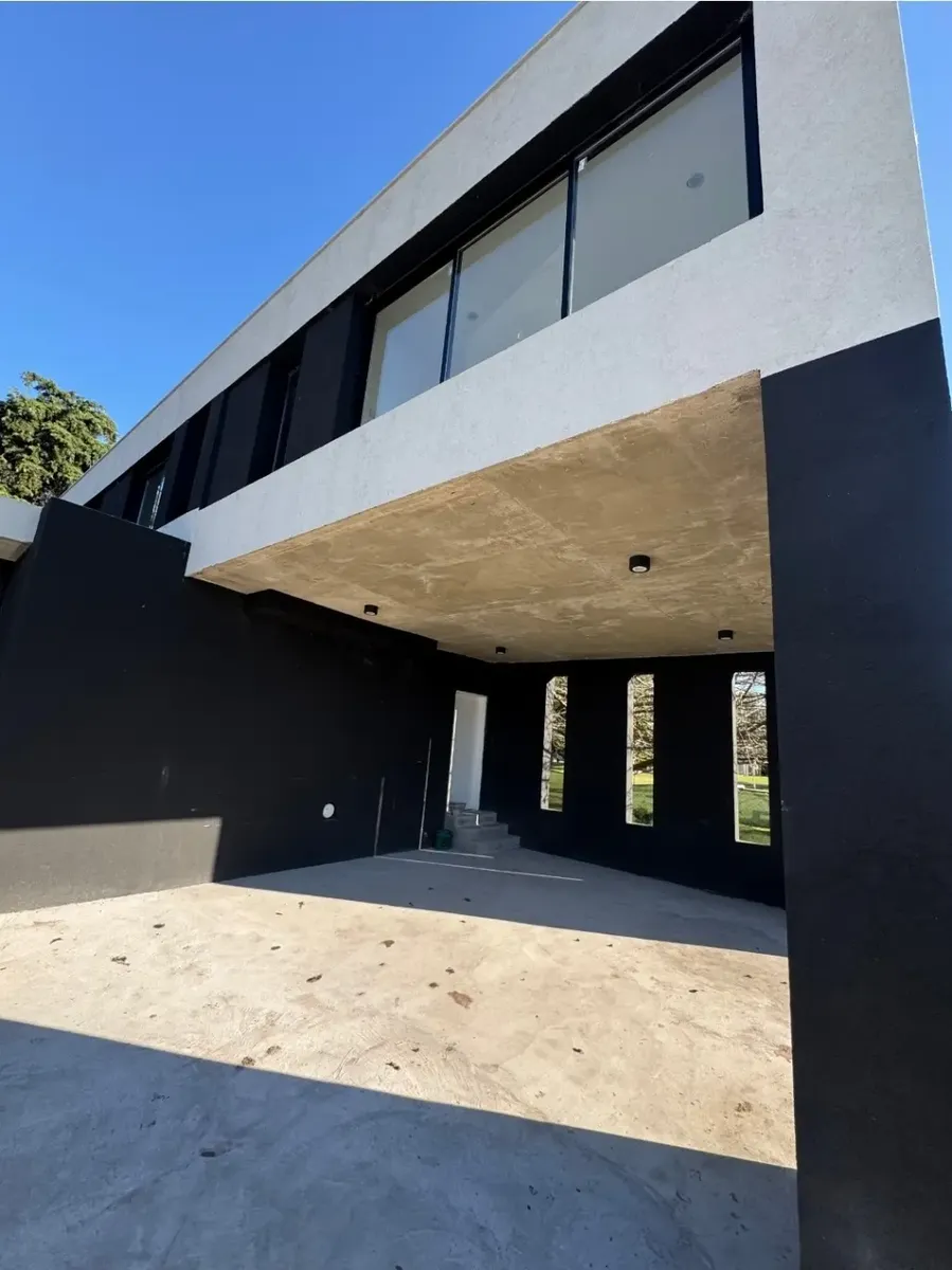 Casa com 5 dormitórios em La Cándida