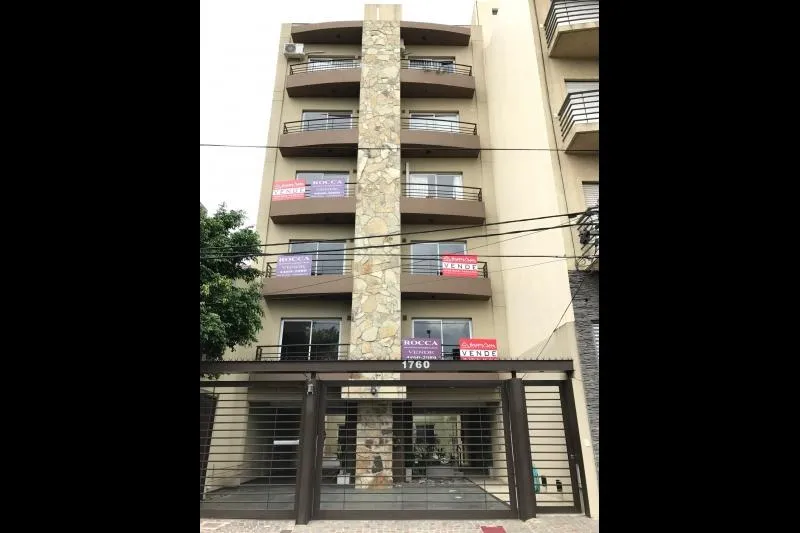 Квартира с балконом в Morón