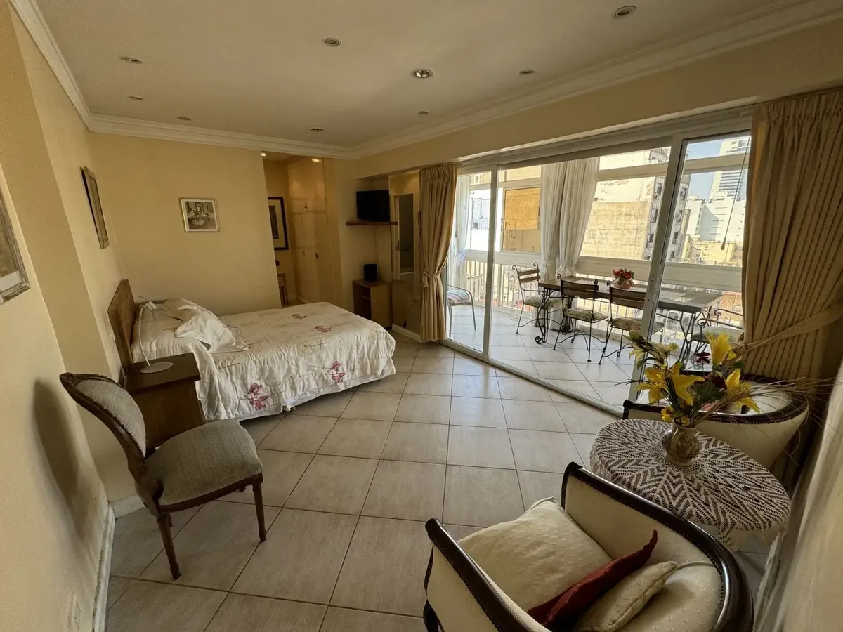 Apartamento mobiliado de 2 ambientes com varanda-terraço em Monserrat