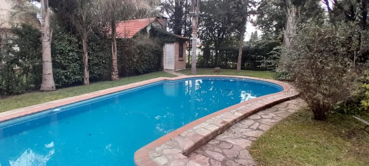 Casa de 4 ambientes amoblada en alquiler temporario en Esteban Echeverría