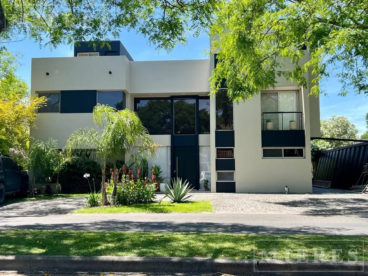 Unfurnished five-bedroom house for rent in Santa María de Tigre