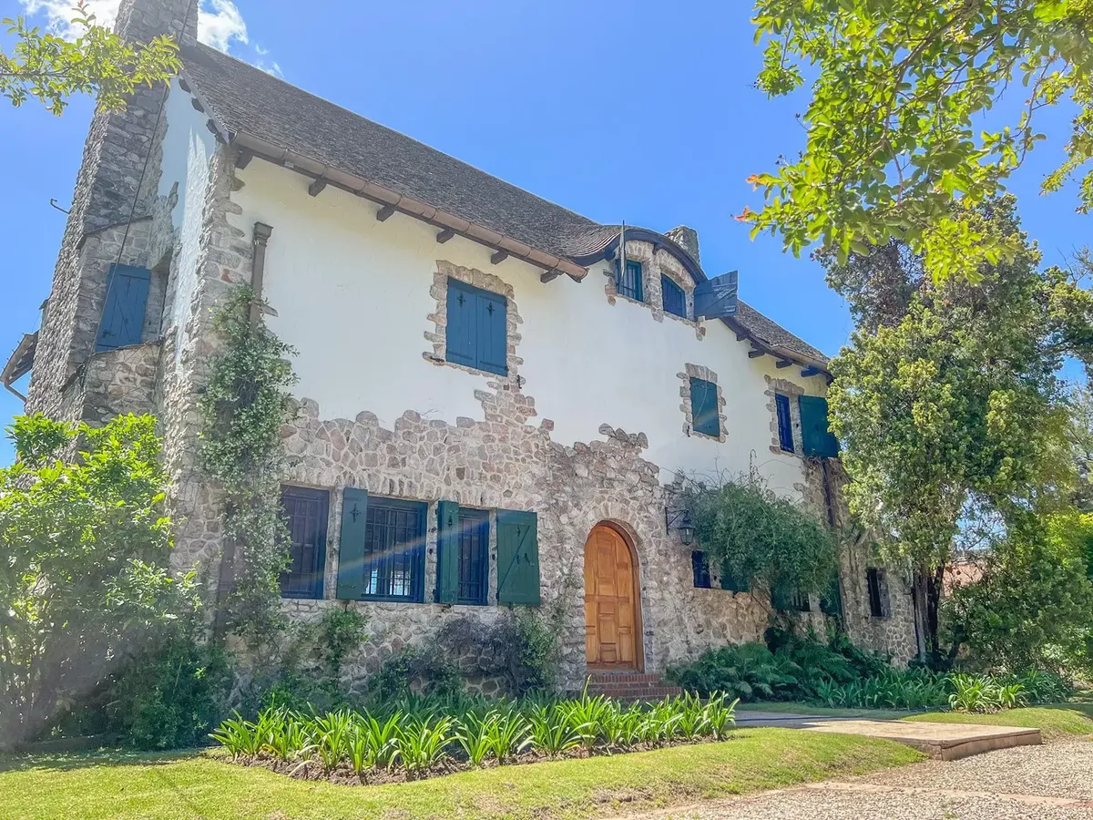 Casa en alquiler con 6 dormitorios en San Isidro