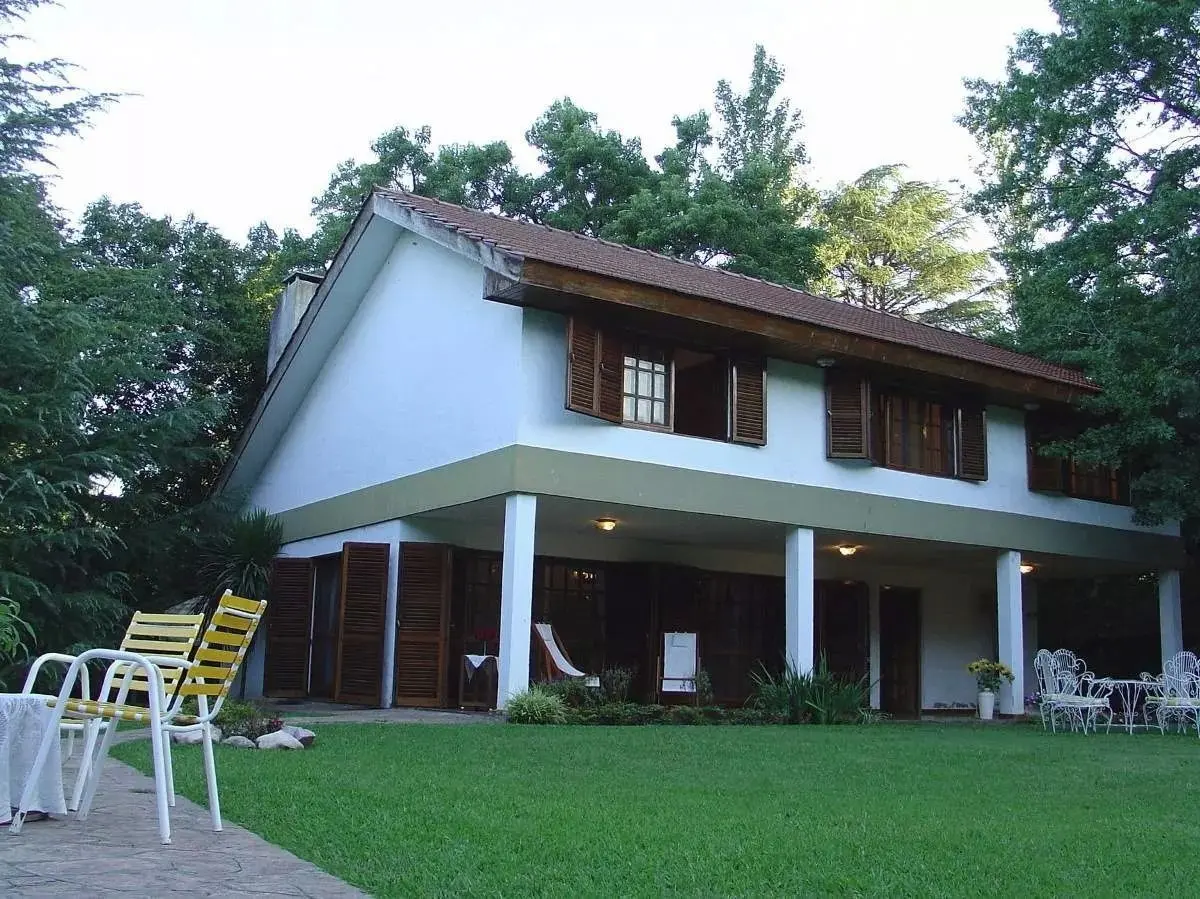 Private four-bedroom house for short stays in Pilar