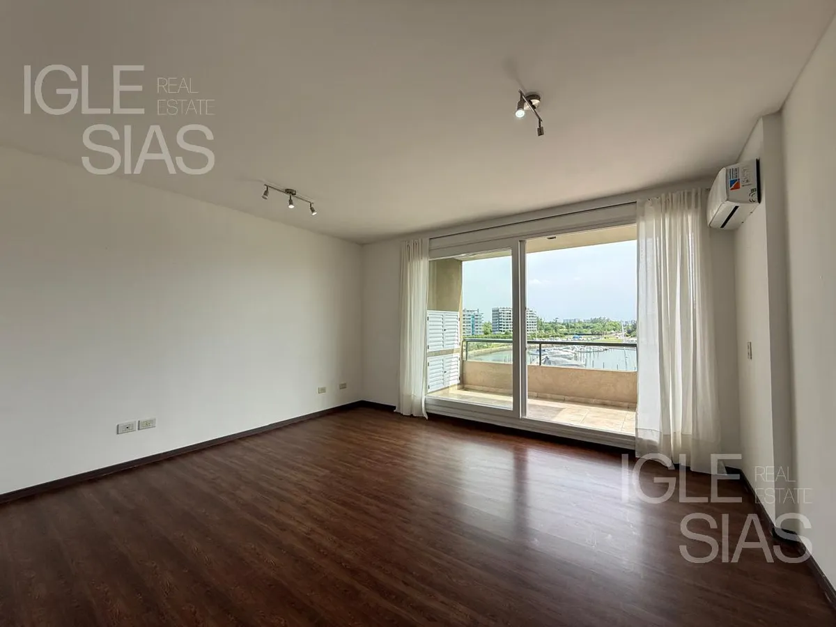 Two-room apartment with bay view in Tigre