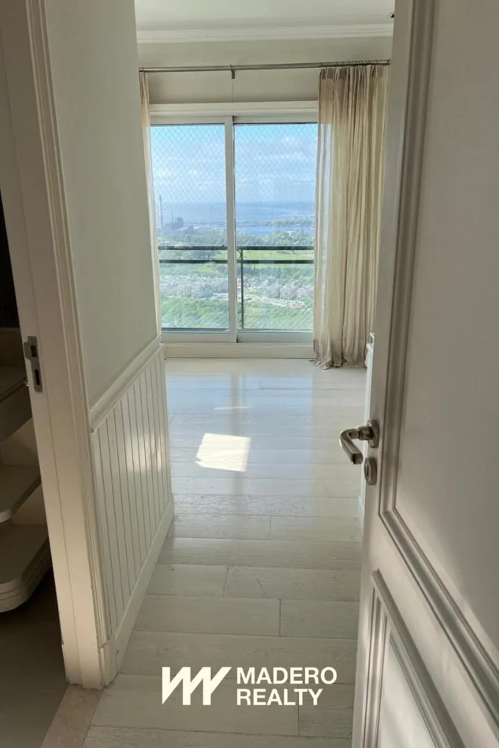 Furnished four-bedroom apartment in Puerto Madero