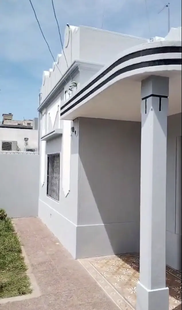 Casa 3 Ambientes Con Garage Y Patio En Berazategui Centro