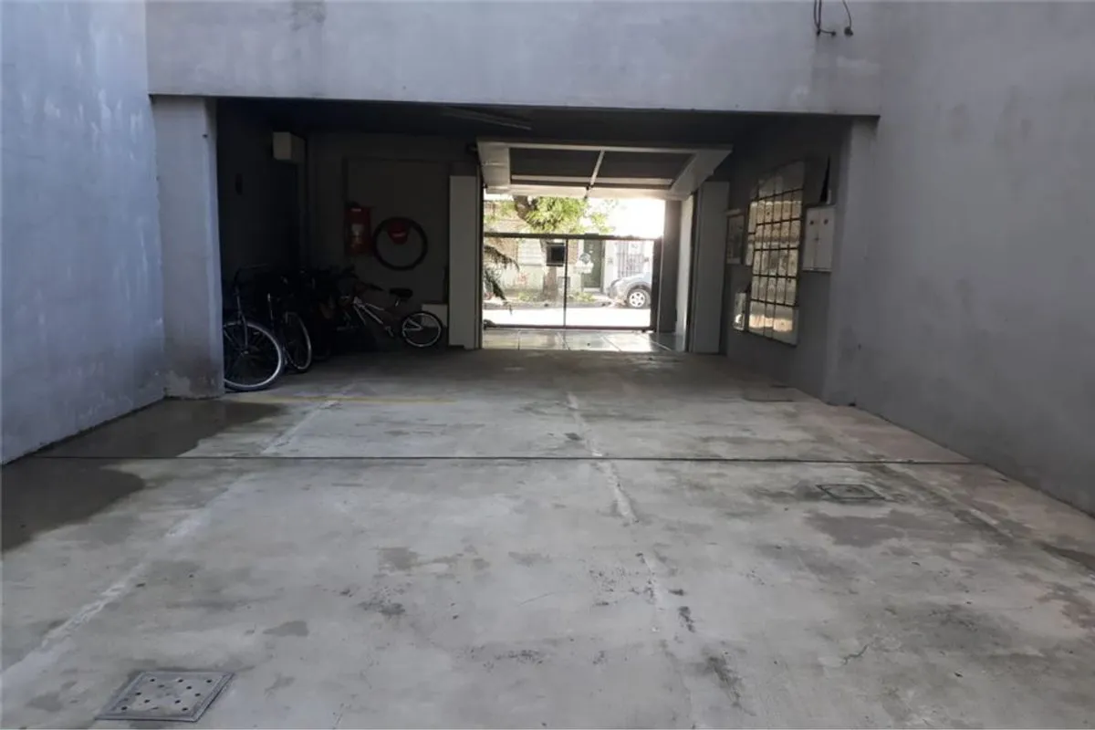 Professional studio apartment on the first floor with optional parking in Morón