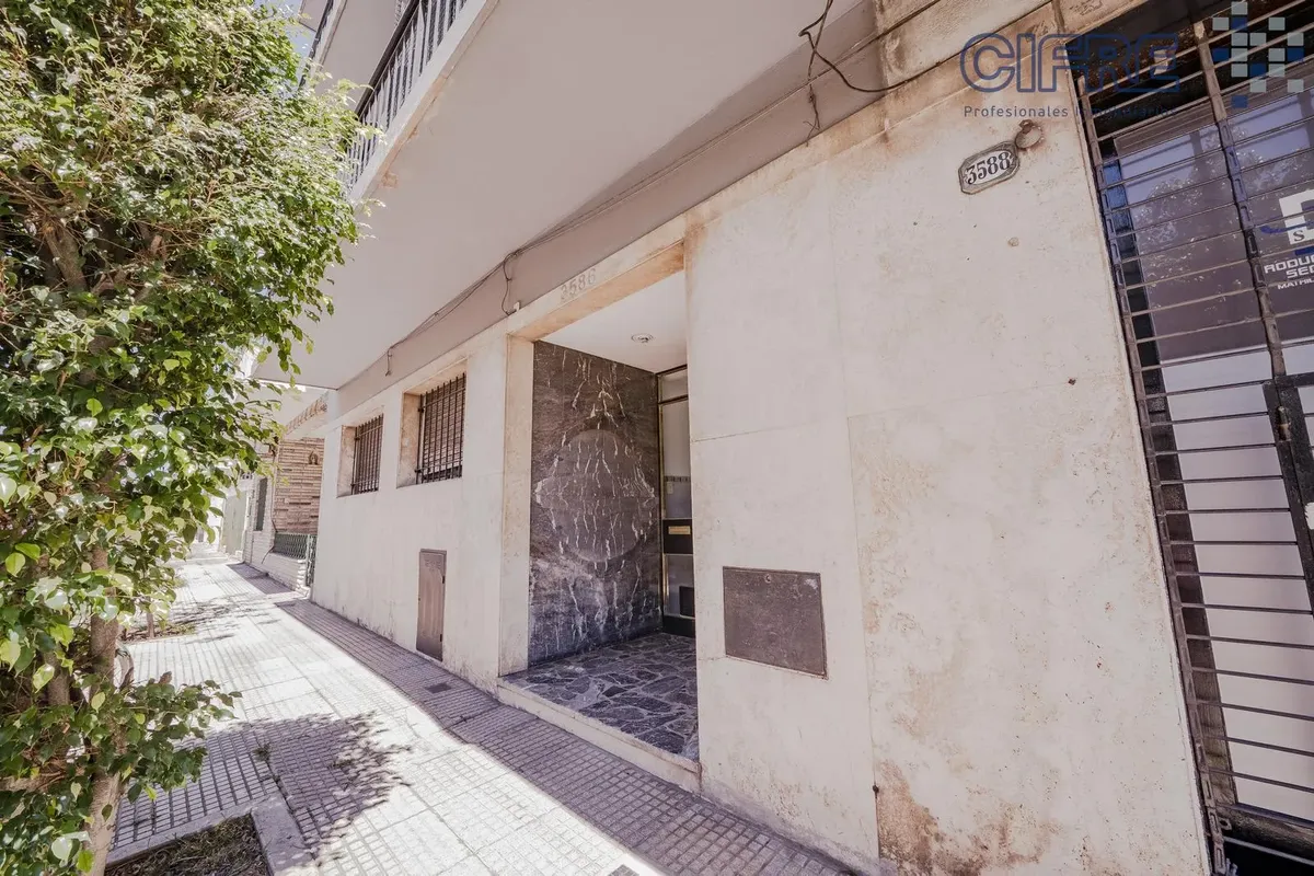 Трёхкомнатная квартира с балконом и мебелью в Saavedra