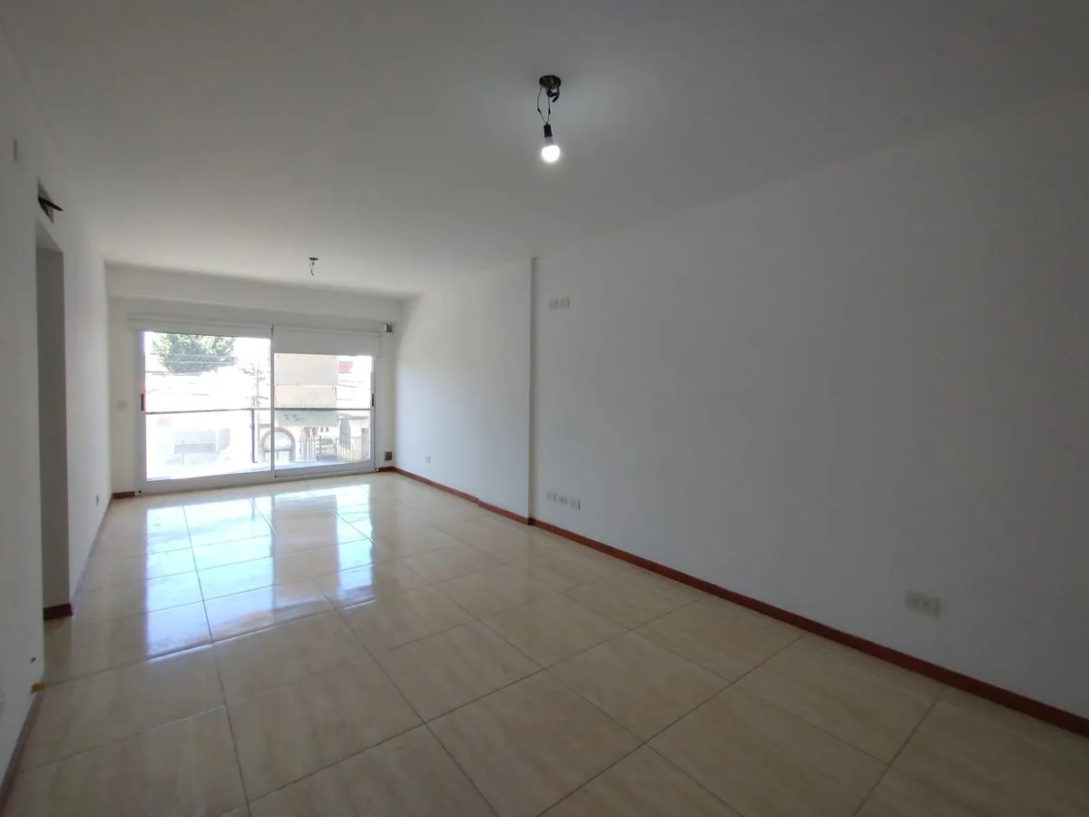 Two-bedroom apartment with covered parking in General San Martín