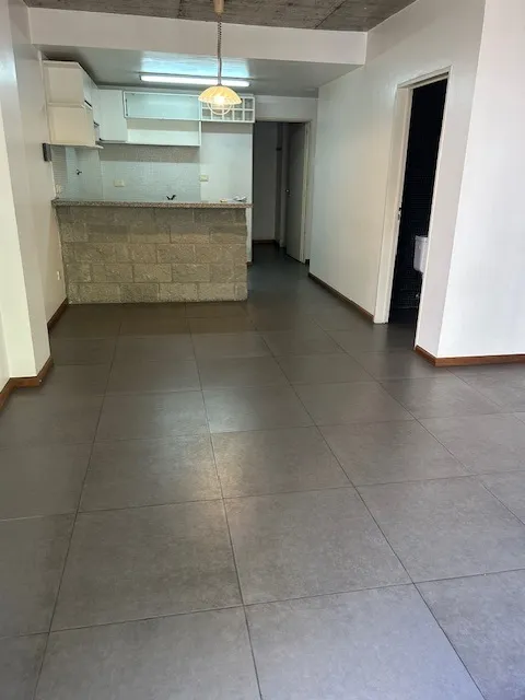 Departamento de 2 ambientes con balcón al frente en Almagro