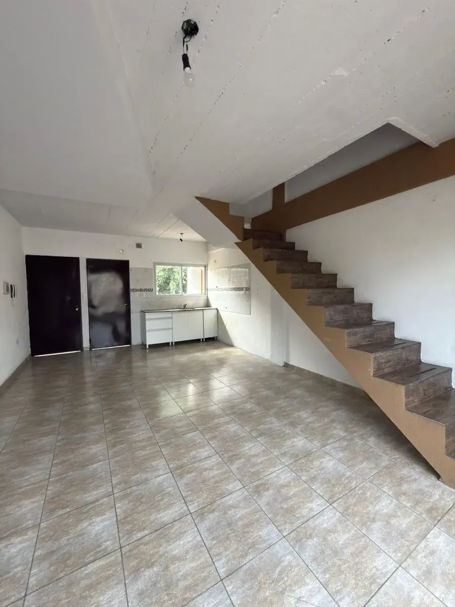 Departamento dúplex de 3 ambientes en Morón