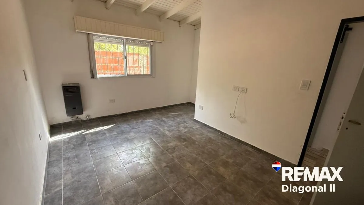 Casa com 3 dormitórios para alugar em Villa Elisa