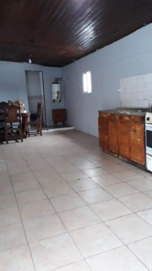 PH с кухней-гостиной и террасой в Llavallol