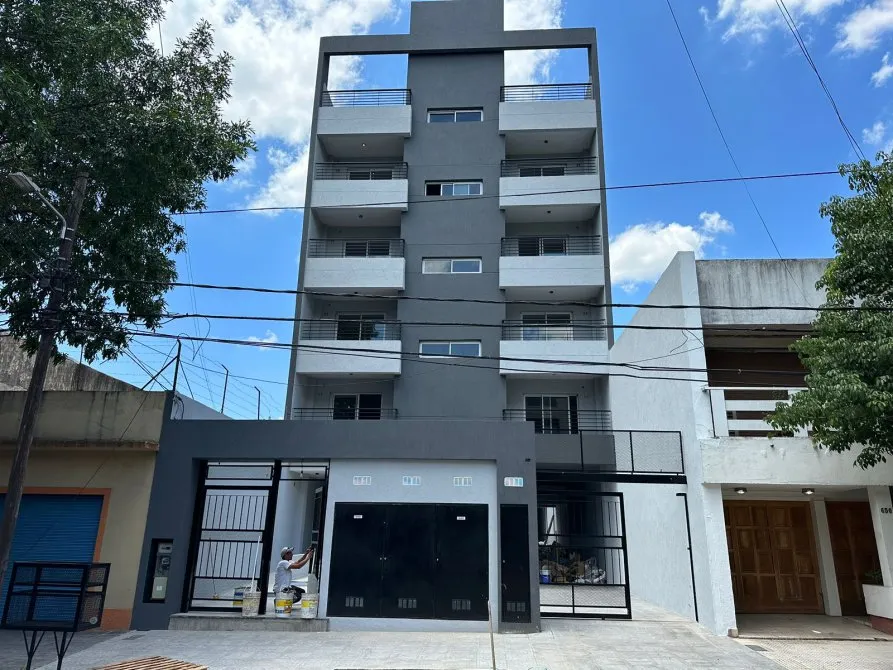 Departamento de 2 ambientes con cochera cubierta en Monte Grande