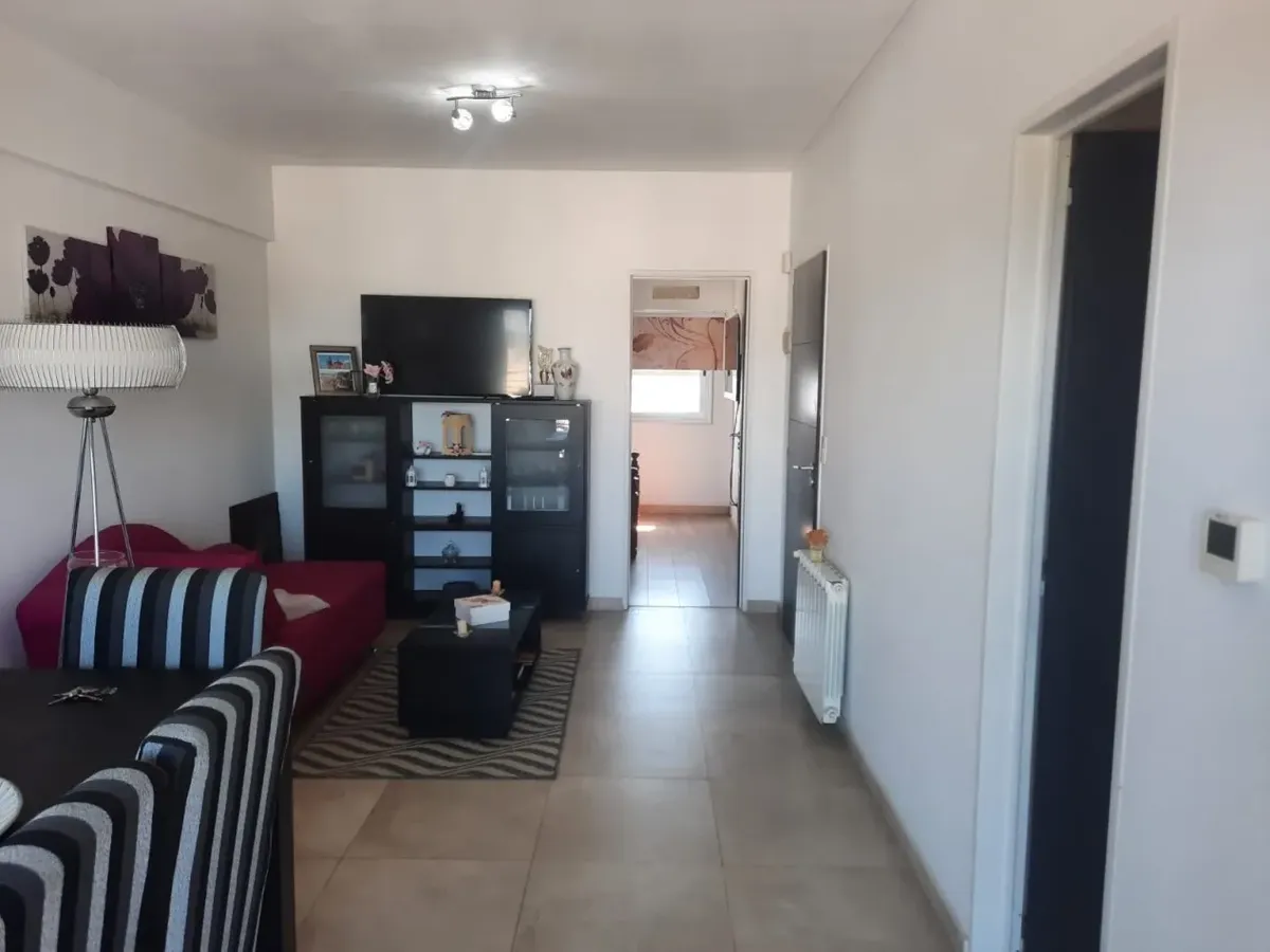 Departamento de 2 ambientes al frente en Morón