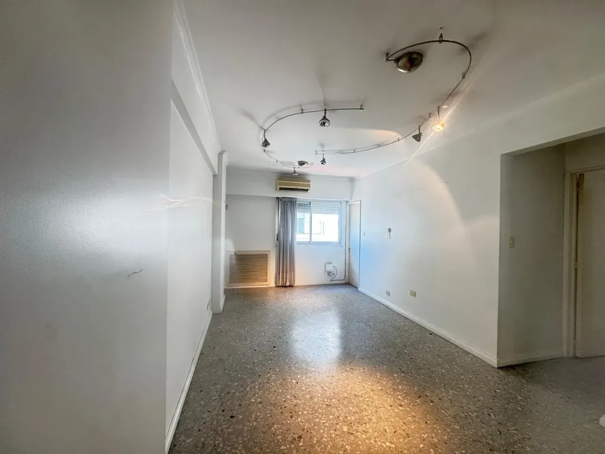 Departamento de 3 ambientes con cochera en Quilmes centro