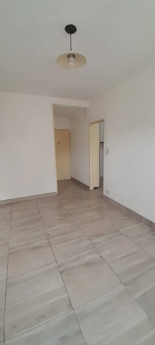 Apartamento de três ambientes em Floresta