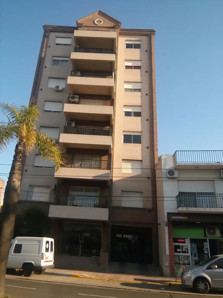 Departamento de 2 ambientes con cochera en Tigre Centro