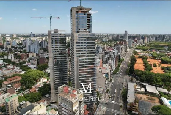 Apartamento de três ambientes com 2 suítes em Núñez
