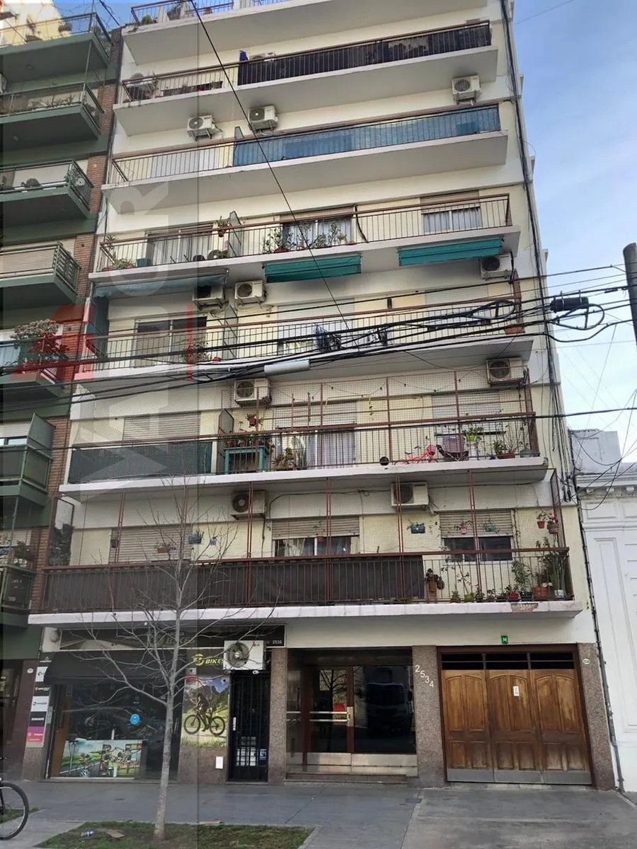 Departamento de 2 ambientes con balcón y cochera cubierta en Villa Urquiza