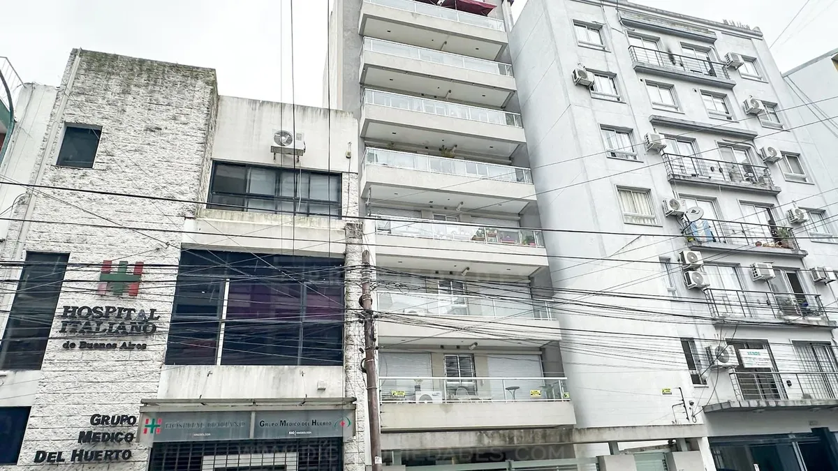 Furnished two-bedroom half-floor apartment in Vicente López