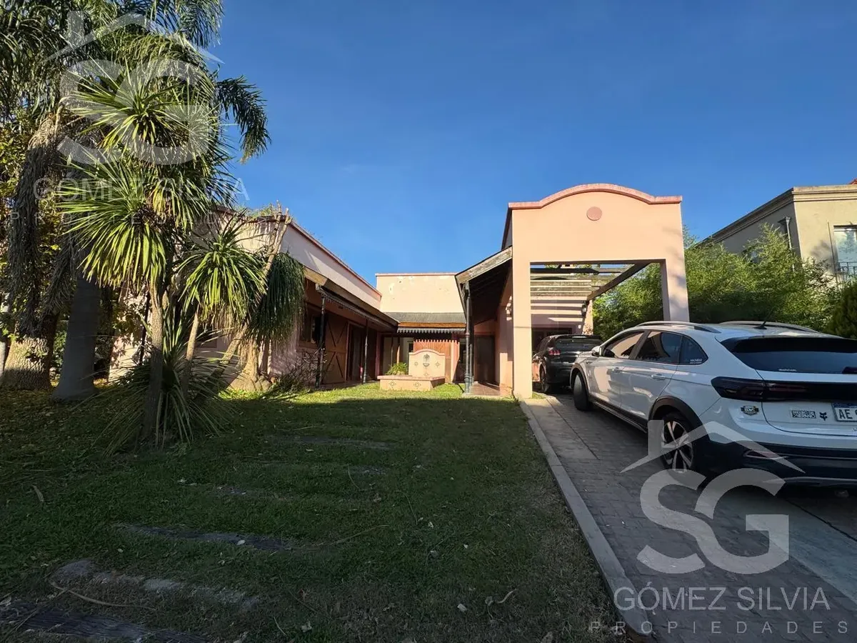 Casa de 3 dormitórios em bairro fechado Altos del Sol