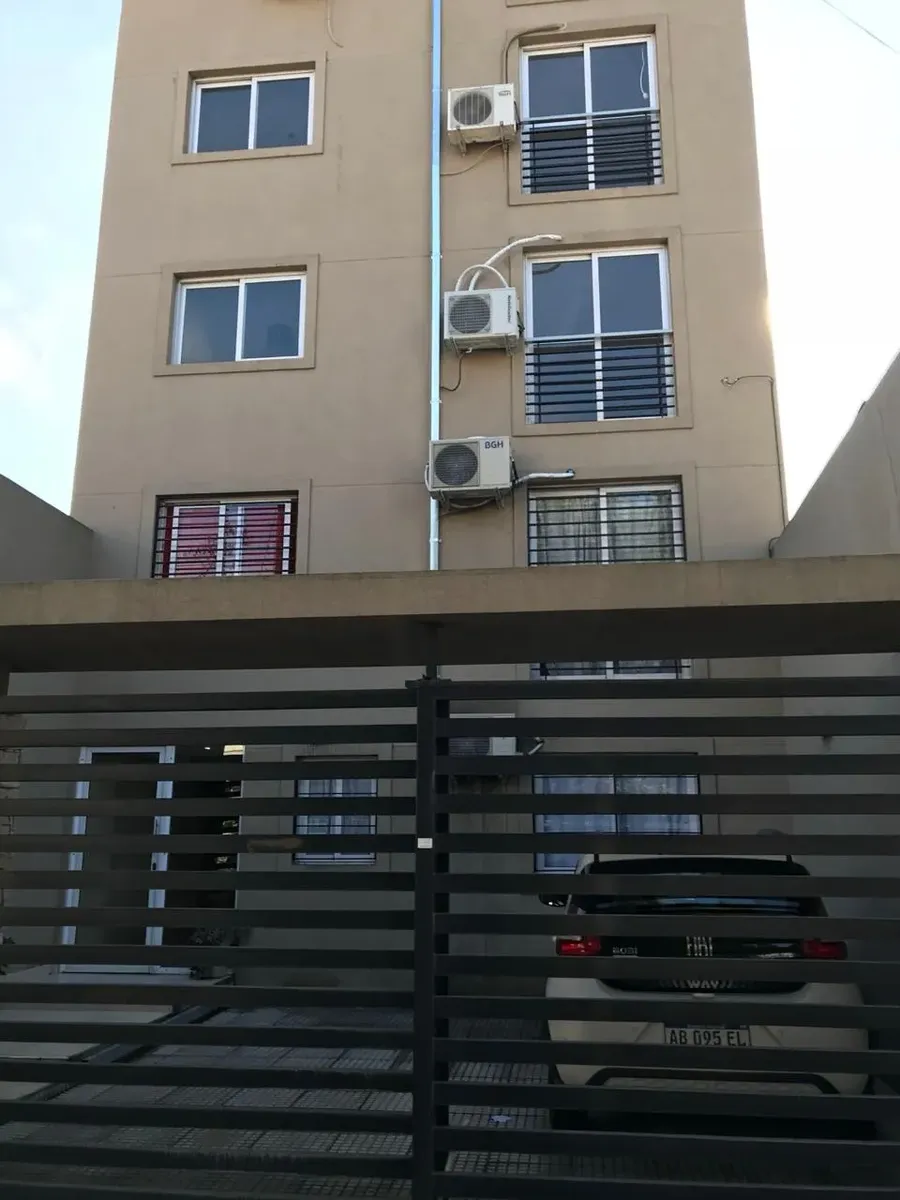 Kitnet térrea no centro de Morón