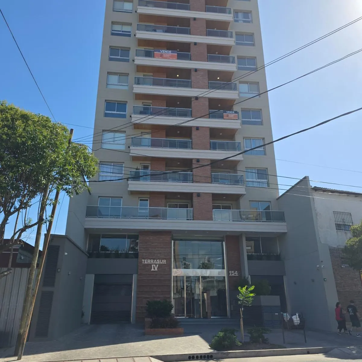 Apartamento de dois ambientes de frente em Lanús Este