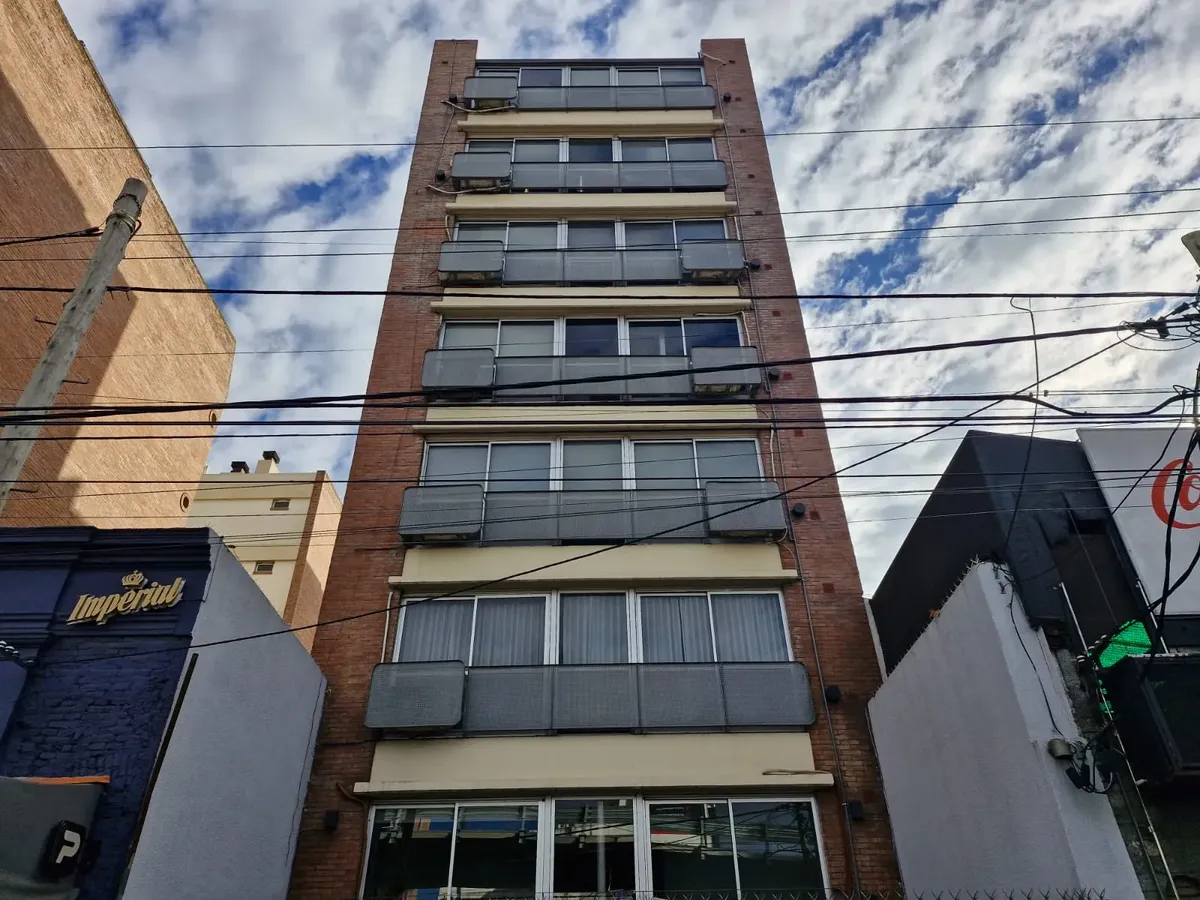 Departamento monoambiente con tabique divisorio en Ramos Mejía