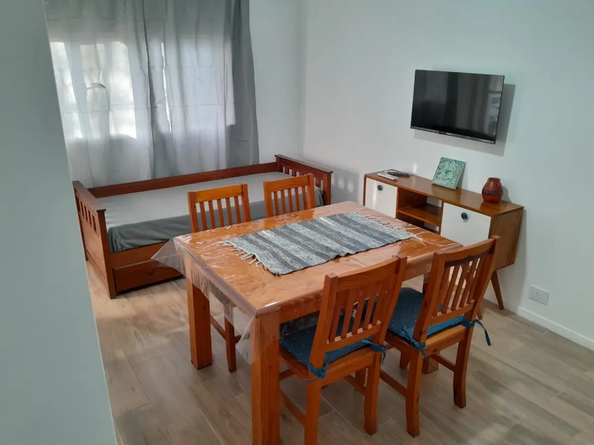 Refurbished two-room apartment in Flores near Plaza Irlanda
