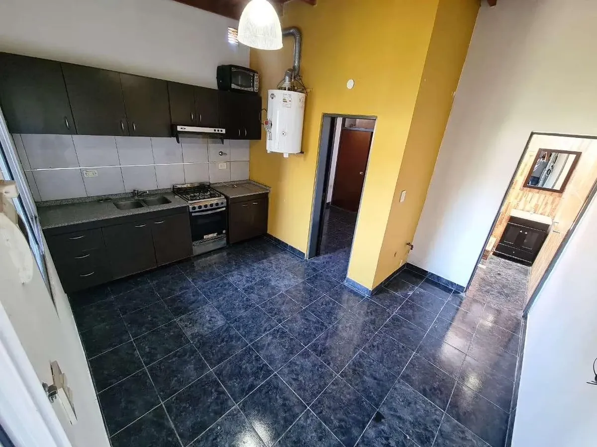 Apartamento de dois ambientes com 1 quarto em Lanús