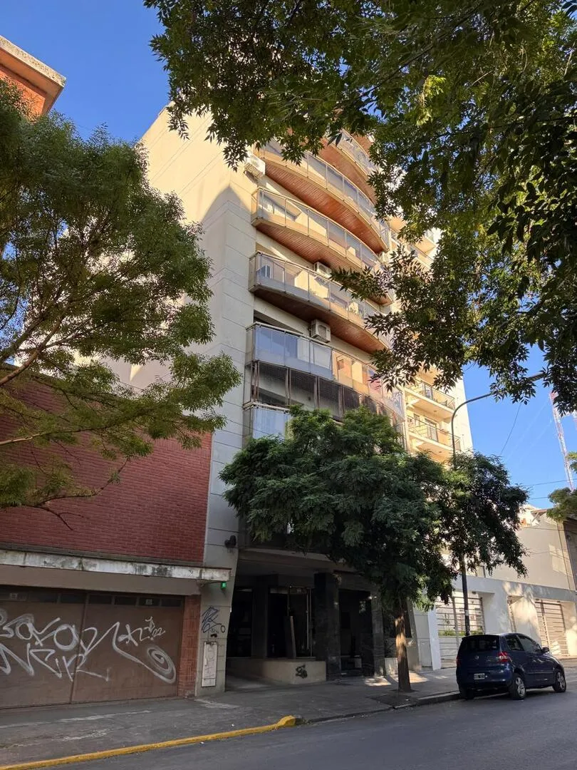 Apartamento de dois dormitórios tipo meio andar em La Plata