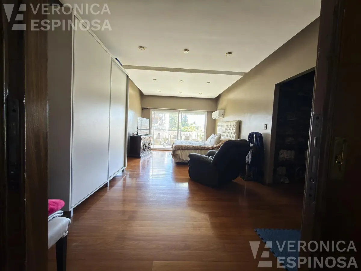 Six-bedroom apartment-residence in Morón