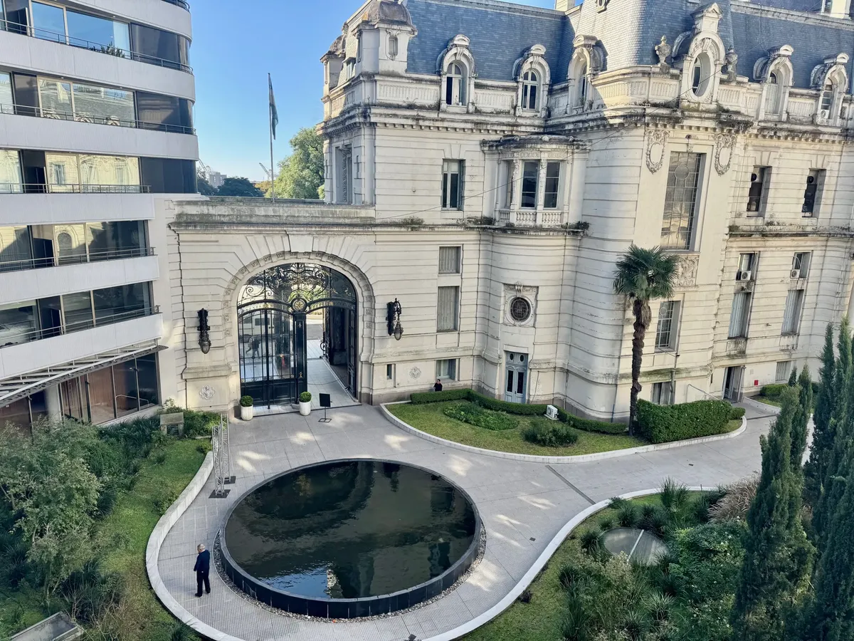 С меблированной однокомнатной квартирой в Retiro