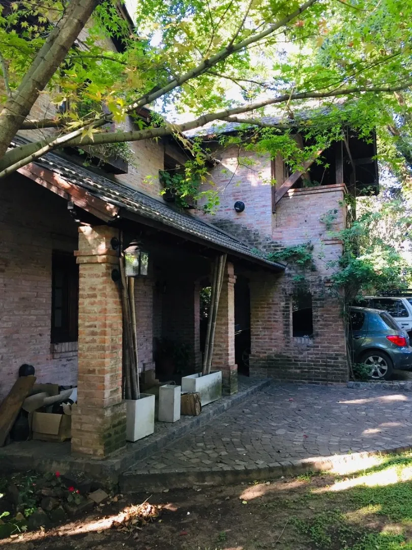 Casa de 5 dormitorios en alquiler anual en Don Torcuato