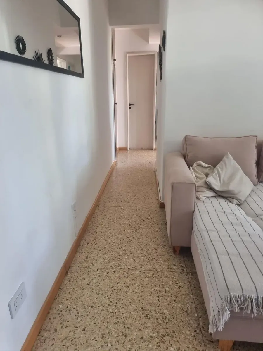 Apartamento de dois quartos de frente em Boedo